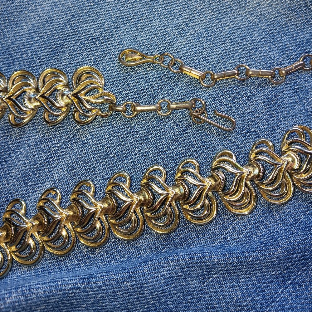 Coro Vintage Goldtone Necklace - Picture 10 of 11